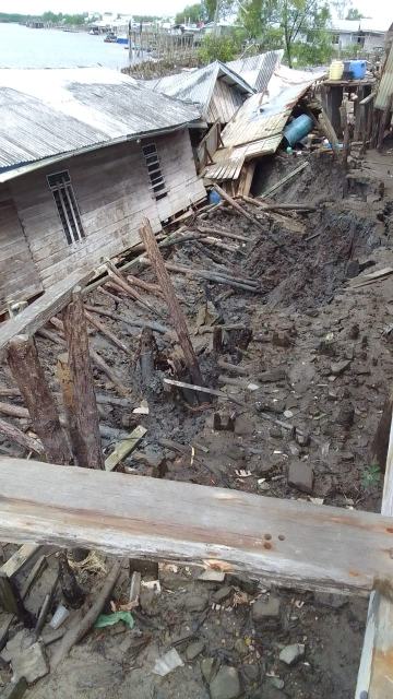 2 Unit Rumah Di Kuala Enok Rusak Akibat Tanah Longsor