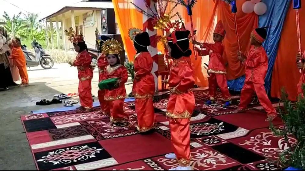 Acara Perpisahan Sekolah Kelompok Bermain (KB) Nurul Falah, Desa Kuala Sebatu Berlangsung Meriah