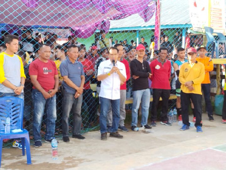 Disaksikan Ribuan Warga, Ferryandi Tutup Open Turnamen Pemuda Cup Terusan Kempas