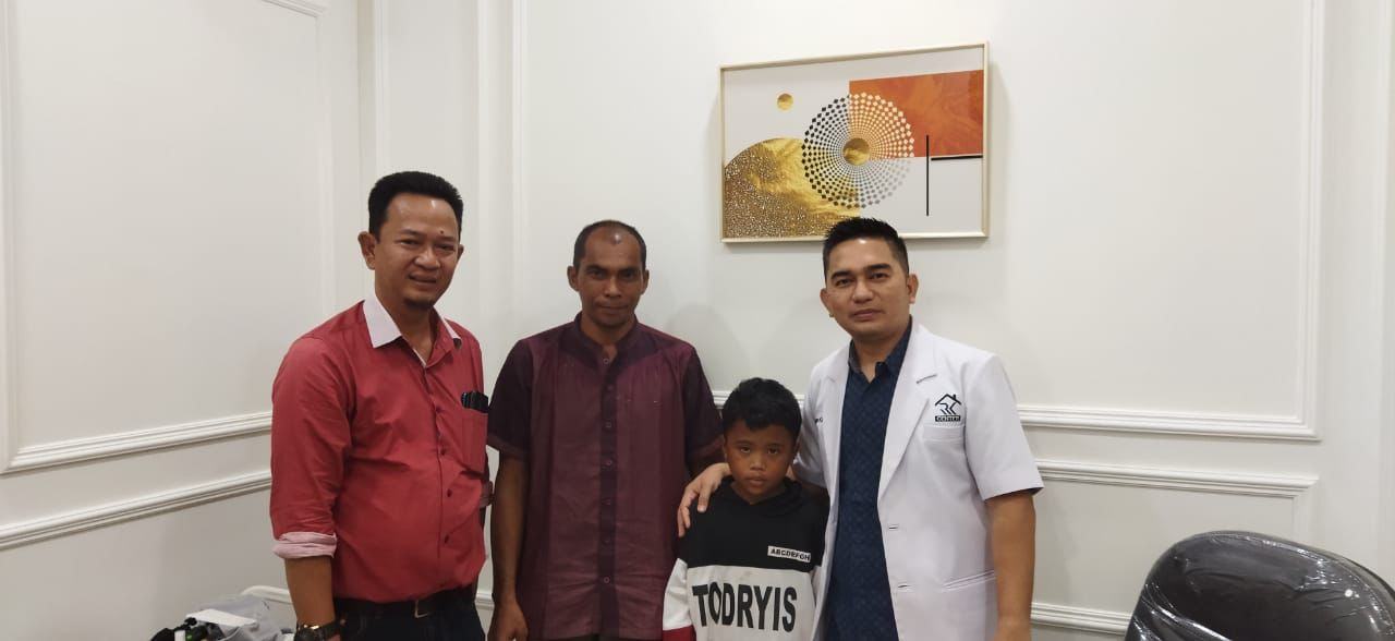 Ketua Kadin Inhil Kunjungi dr Rano Kirman saat Berikan Layanan Sunat Gratis Kepada Masyarakat