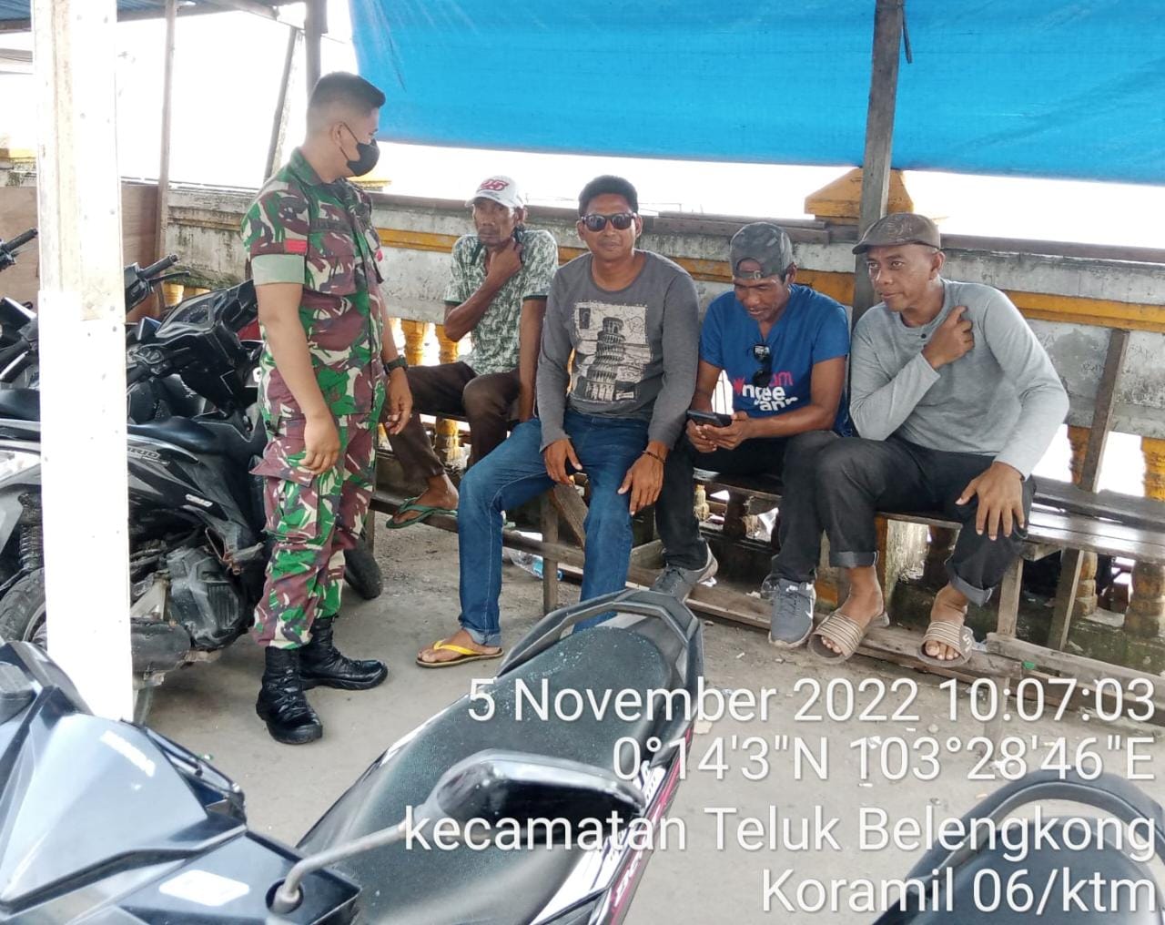 Praka Raja Oloan Sihotang Babinsa Koramil 06/KTM Giat Komsos dengan Warga Binaan di Griya Mukti Jaya 