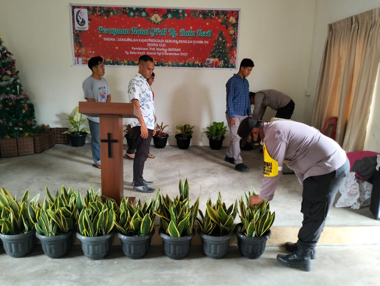 Polsek Buru Tingkatkan Dinamika Opsnal dan Langkah Preventif Sambang Greja Jelang Nataru