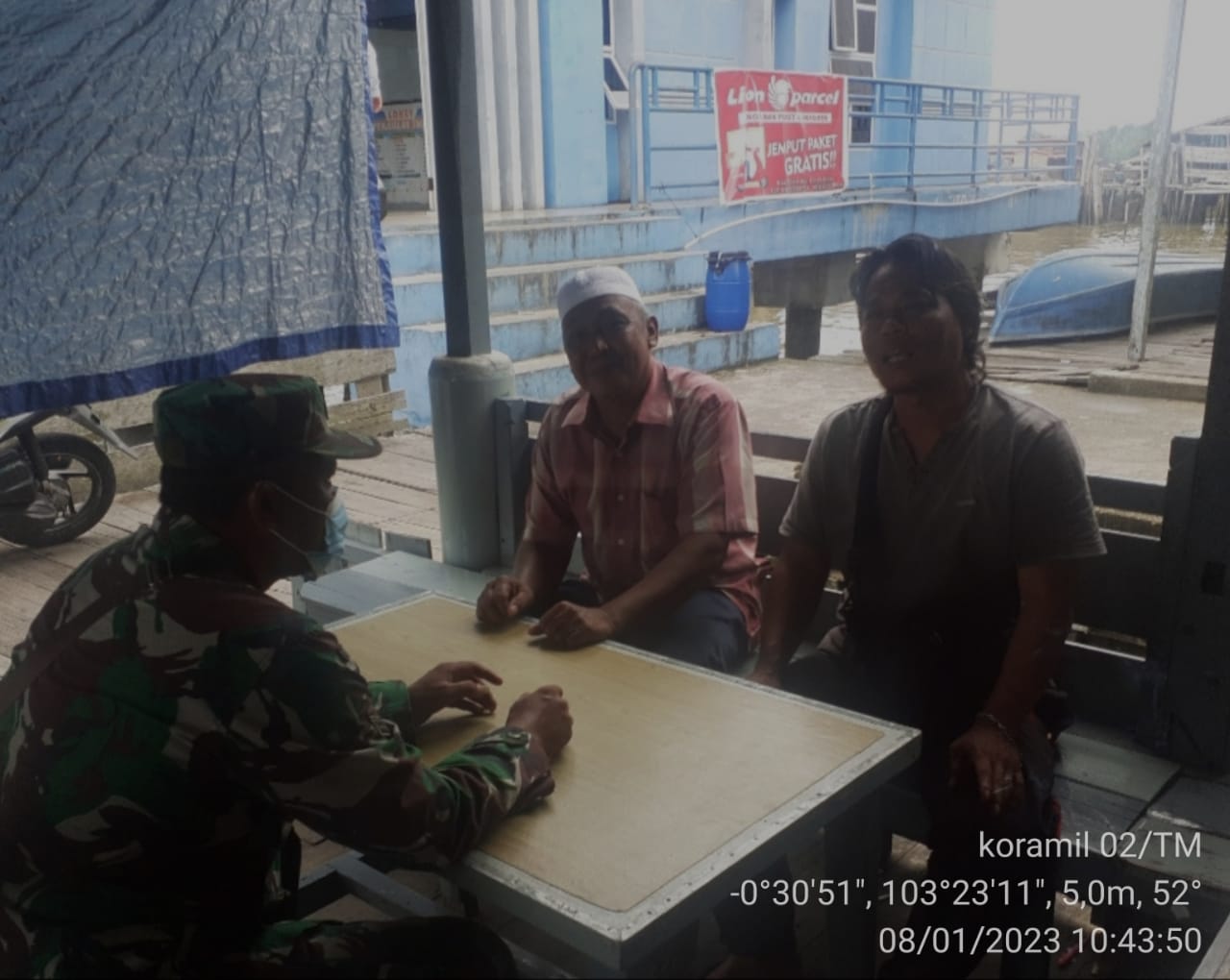 Komsos dengan Warga Binaan, Babinsa Koramil 02/TM Sertu P Siregar Imbau Jaga Keamanan Lingkungan 