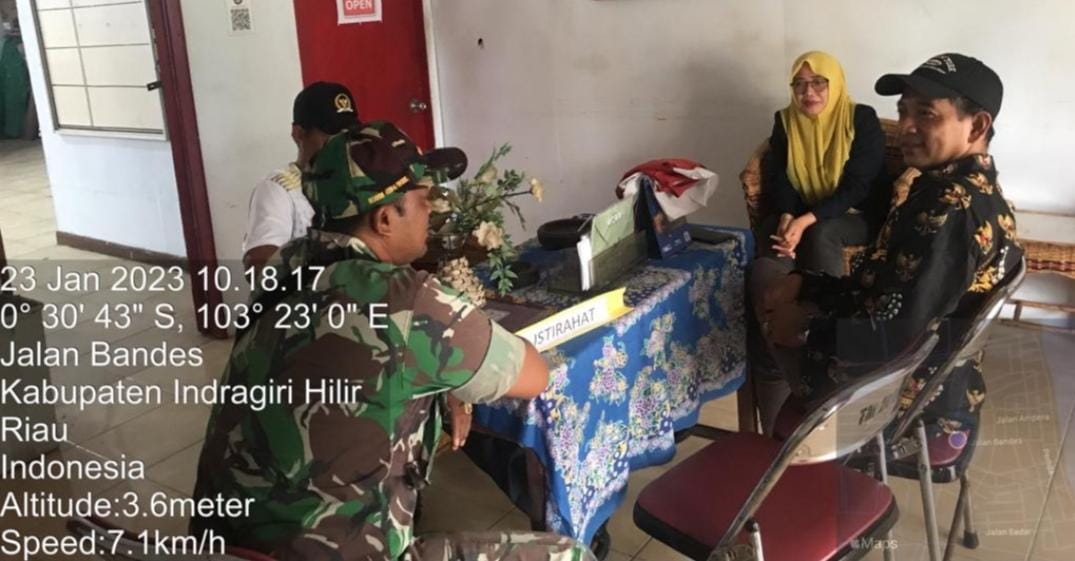 Babinsa Koramil 02/TM Sertu P Siregar Jalin Komsos dengan BPD Desa Tanah Merah 