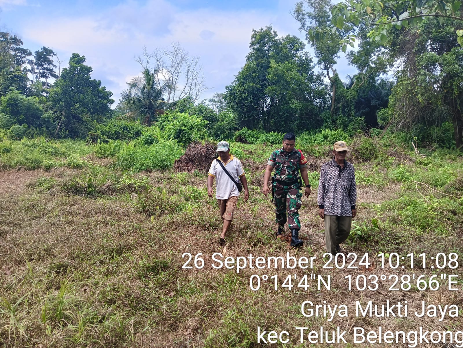 Cegah Karhutla, Babinsa Koramil 06/KTM Rutin Laksanakan Patroli dan Sosialisasi di Wilayah Binaan